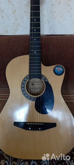 Акустическая гитара