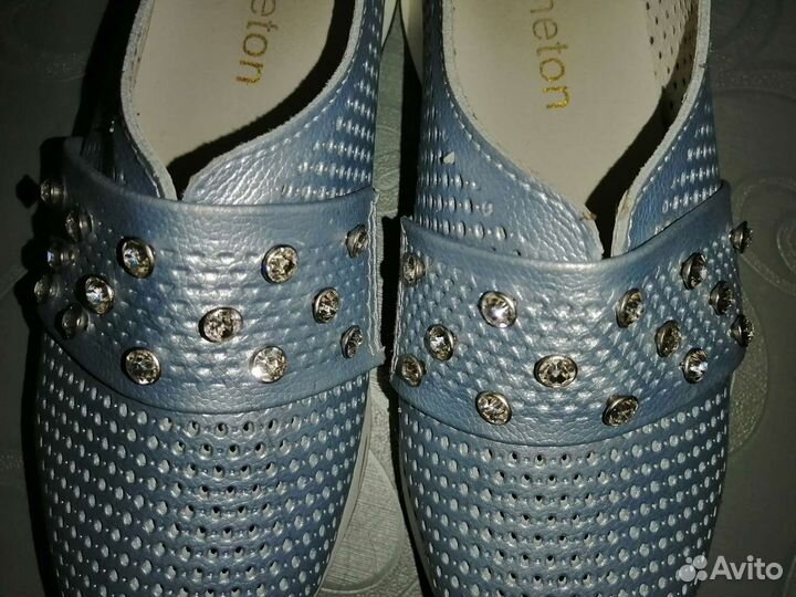 Туфли из натуральной кожи со стразами