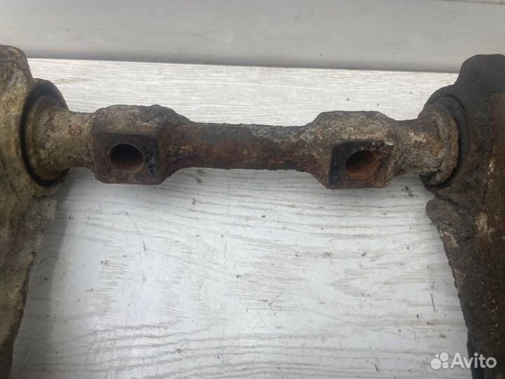 Рычаг передний верхний левый Mitsubishi Pajero