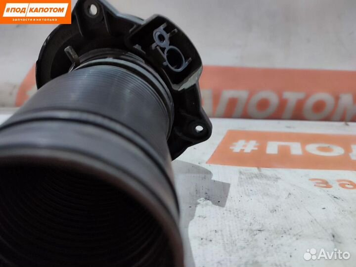 Патрубок воздушного фильтра правый Volkswagen B6