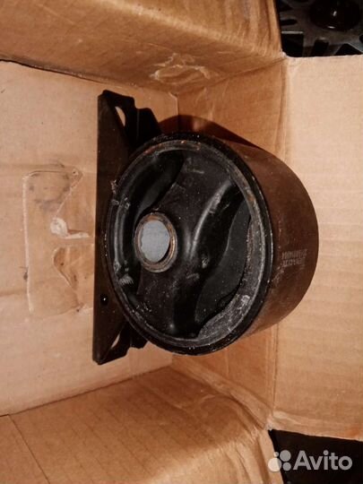 Передня опора двигателя mitsubishi lancer 1.6