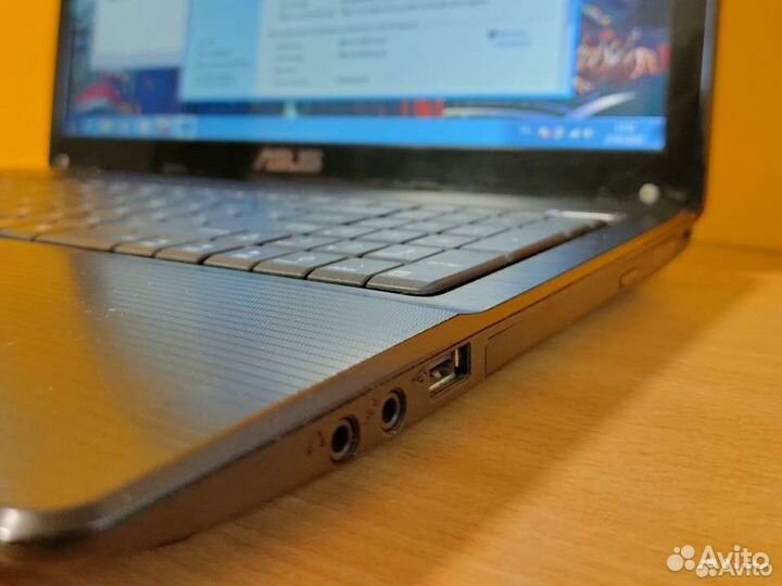 Отличный ноутбук Asus/2 видеокарты/4gb/ssd