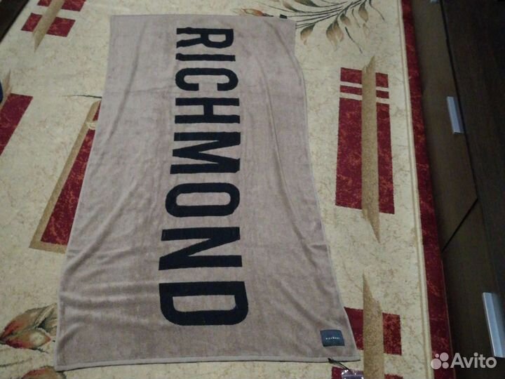 Richmond новое полотенце