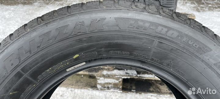 Bridgestone Blizzak LM-80 Evo 235/65 R17