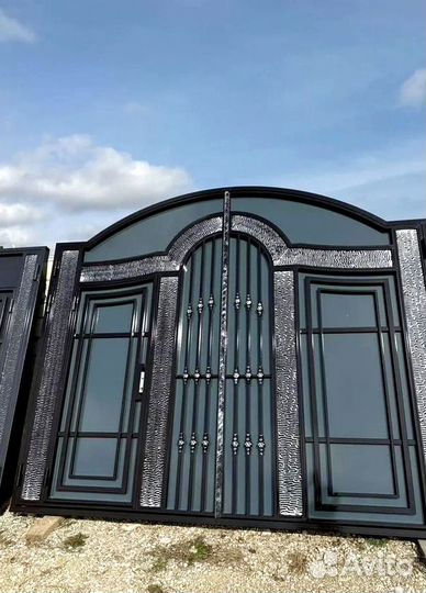 Ворота в Хасавюрте с элементами ковки