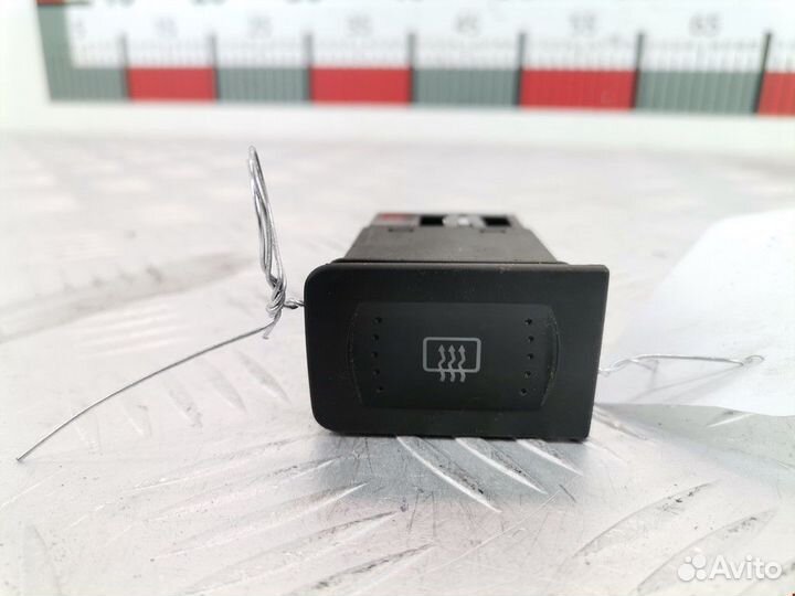 Кнопка обогрева заднего стекла Volkswagen Golf 4