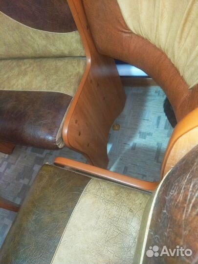 Кухонный уголок со столом