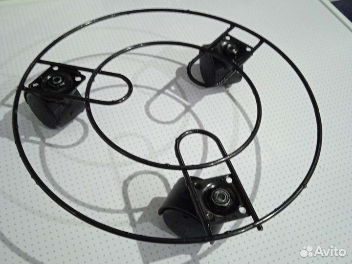 Подставка на колесах и уголки