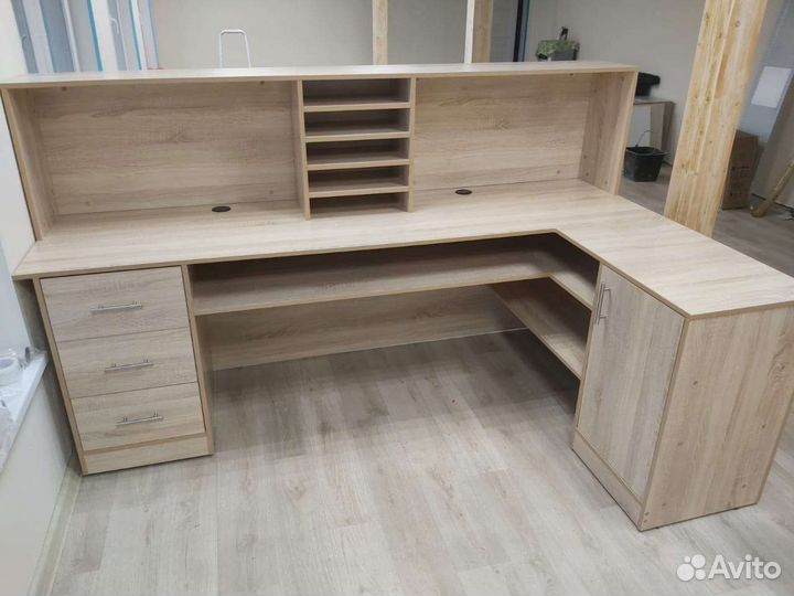 Стойка ресепшн, новая