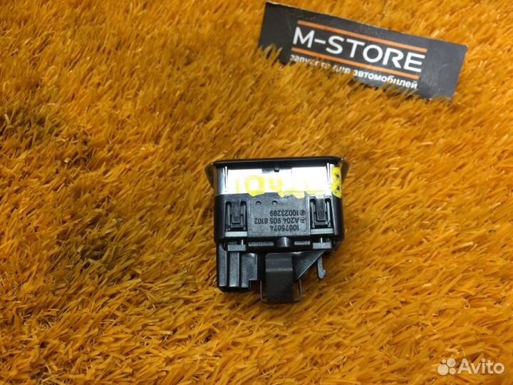 Кнопка стеклоподъемника задняя левая Mercedes-Benz