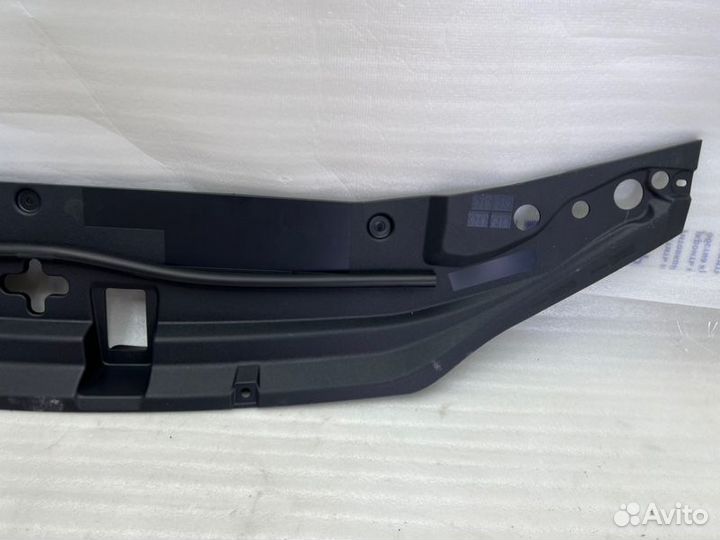 Накладка замка капота Toyota Land Cruiser 200