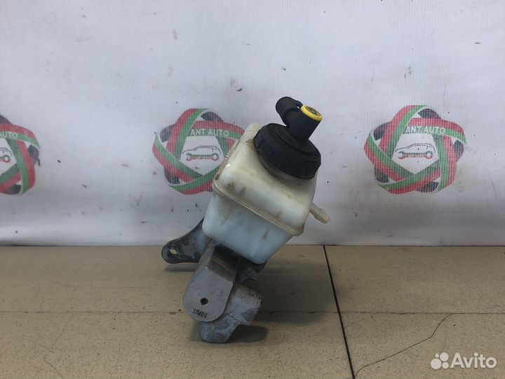 Рено Дастер 1.6 Главный тормозной цилиндр