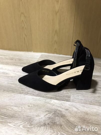 Продаю новые туфли 38 размера (женские)