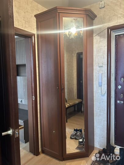 Шкаф угловой с зеркалом