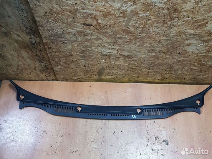 Водоотводящий щиток (жабо) VW caddy/touran 04-19г