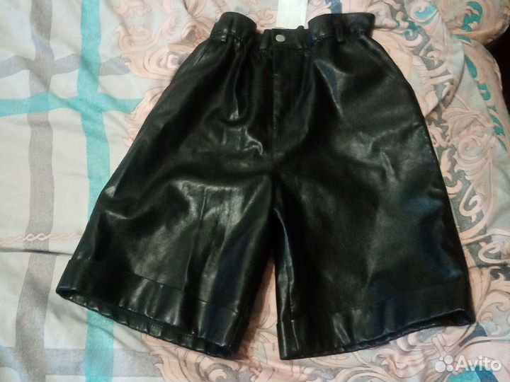 Шорты женские кожаные размер L