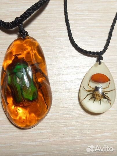 Кулон насекомое в янтаре, в смоле