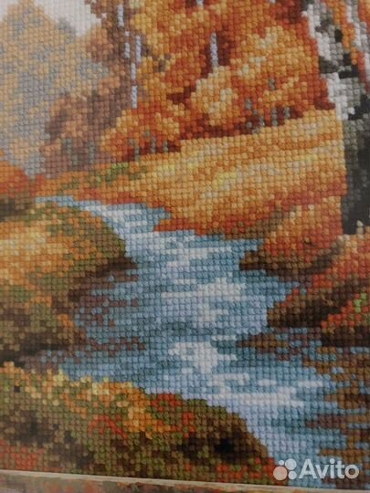 Крестиком вышитая картина