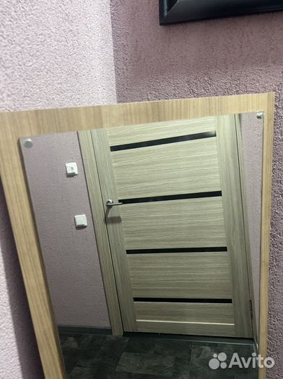 Красивое стильное зеркало