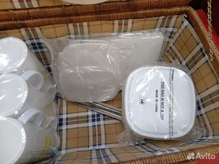 Набор для пикника на 6 персон в корзине