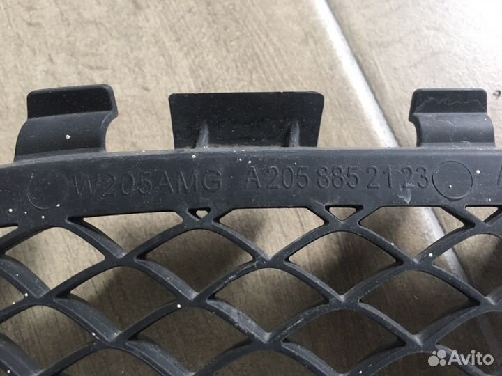 Решетка переднего бампера Mercedes W205 AMG