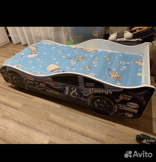 Детская кровать машина с матрасом