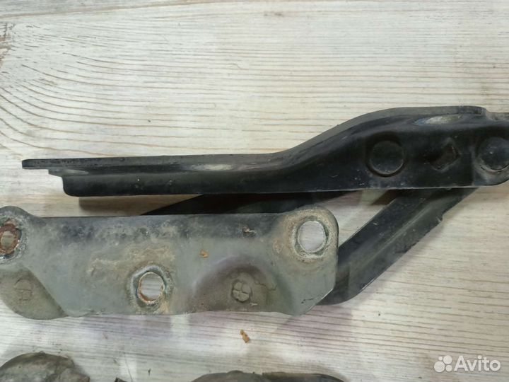 Петли капота Saab 9-5