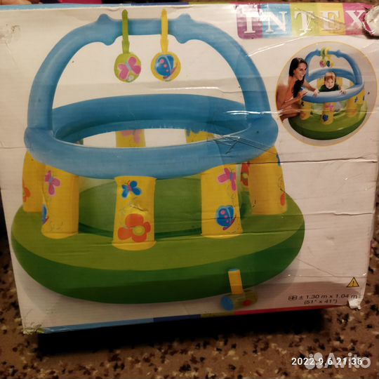 Надувной центр-манеж intex