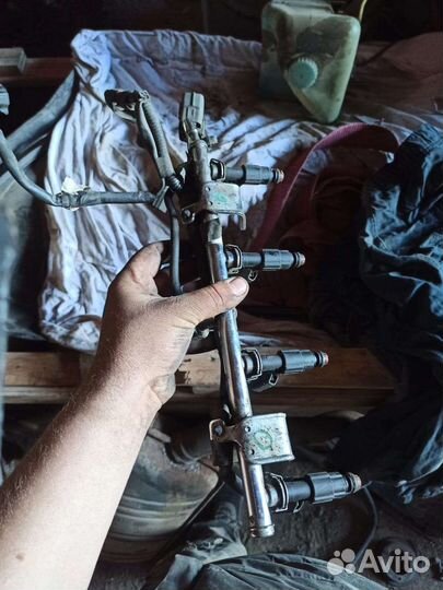 Топливная рампа форсунки Mazda 6 gg 2л