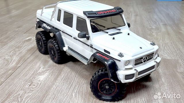 Traxxas TRX-6 Mercedes-Benz G63 AMG 6x6 белый