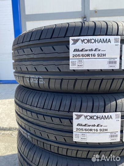 Yokohama Bluearth ES32 205/60 R16 92H