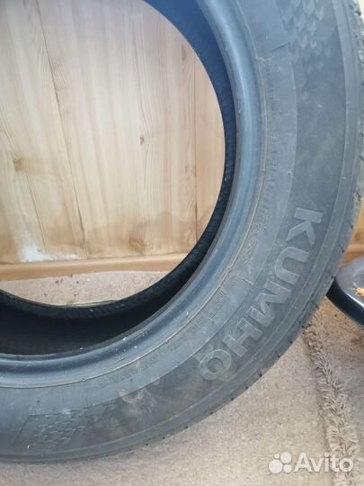 Kumho Ecsta HS51 215/60 R17