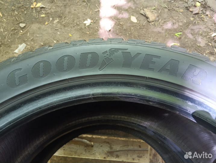 Goodyear UltraGrip Performance 235/45 R18 98V