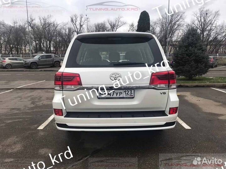 Спойлер под стекло Toyota Land Cruiser 200 T7542