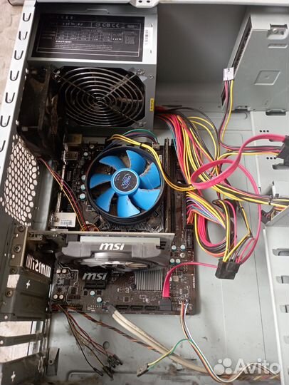 Настольный компьютер с монитором