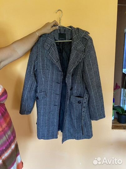 Разная верхняя одежда женская