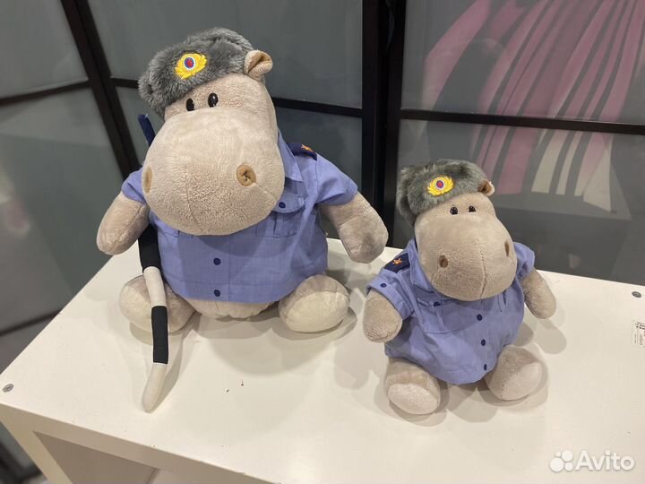 Игрушка бегемот - полицейский гаишник