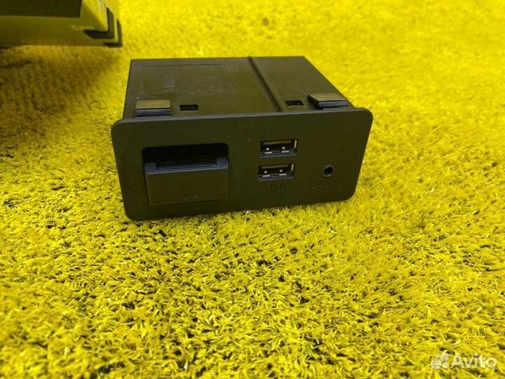 Магнитофон передний Mazda Cx-3