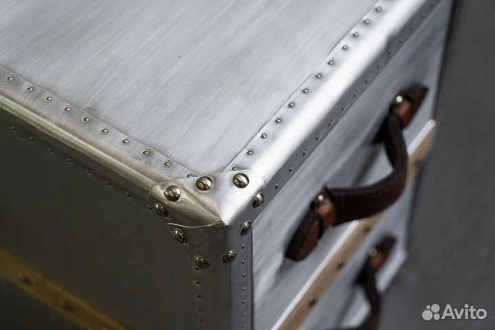 Тумба с кожаной отделкой