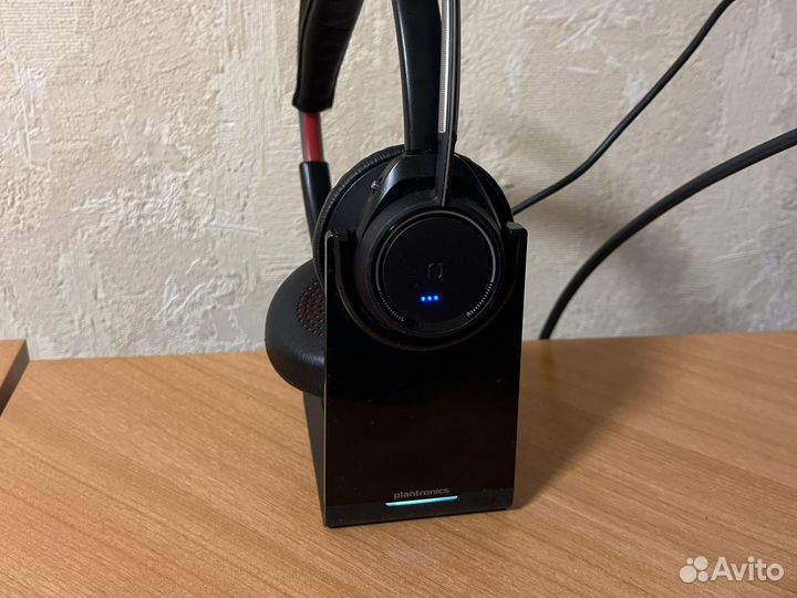 Гарнитура Plantronics Voyager Focus UC