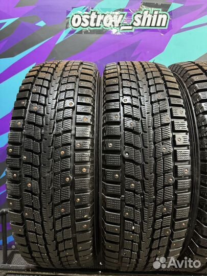 Dunlop SP Winter Ice 01 215/70 R16