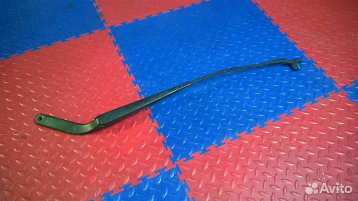 Поводок стеклоочистителя передний правый BMW X5 E