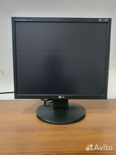 Монитор LG flatron L1752HQ