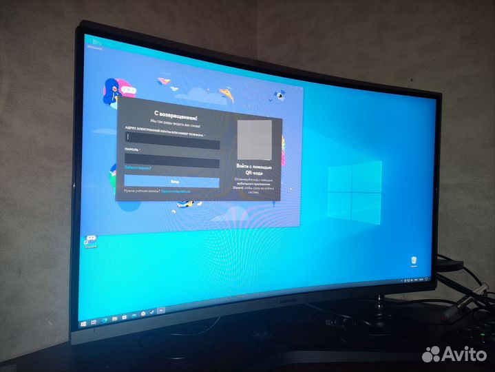 Изогнутый монитор Samsung 27