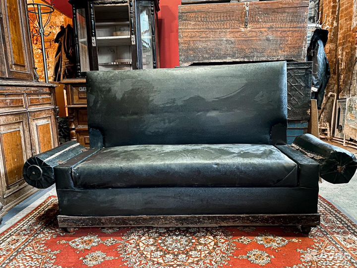 Диван старинный