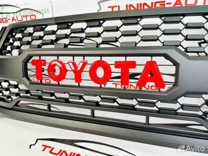 Решетка радиатора Toyota Hilux