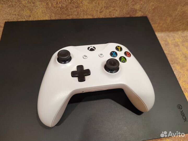 Игровая консоль Xbox One X на 1Tb