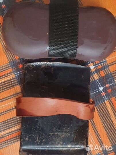 Скребница и щётка для лошади