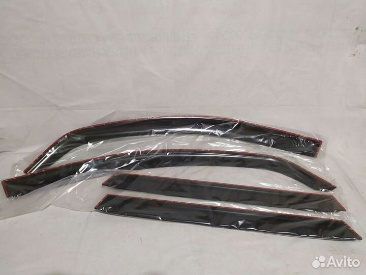 Дефлекторы окон Renault Daster