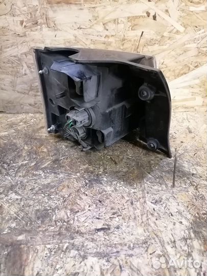 Фонарь правый Mitsubishi Outlander XL